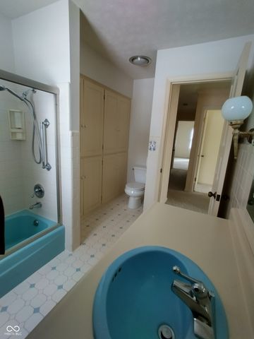 1321 Greenway Drive, Anderson, IN 46011