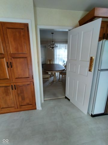 1321 Greenway Drive, Anderson, IN 46011