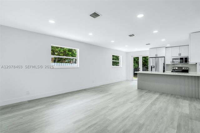 655 SW 6th Ter, Florida City, FL 33034
