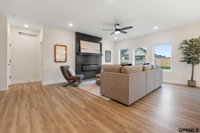 11004 N 161st Avenue, Bennington, NE 68007