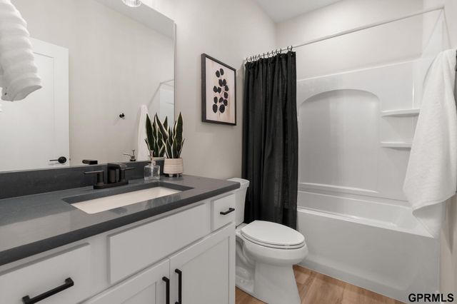 11004 N 161st Avenue, Bennington, NE 68007