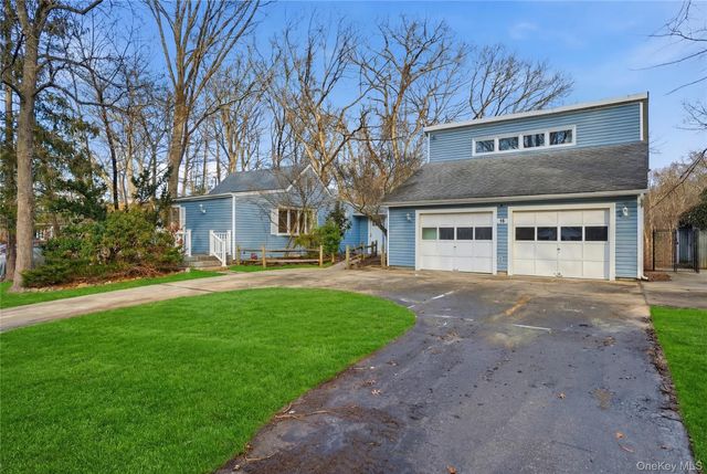 15 Corchaug Trail, Ridge, NY 11961