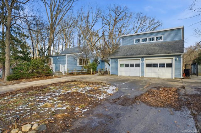 15 Corchaug Trail, Ridge, NY 11961