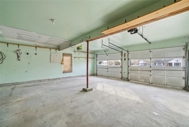 15 Corchaug Trail, Ridge, NY 11961