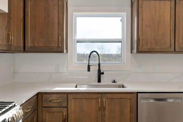 206 N Blarney Court, Nixa, MO 65714