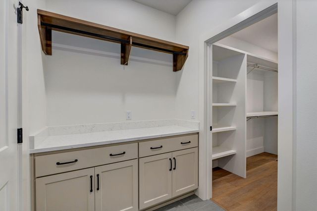 206 N Blarney Court, Nixa, MO 65714