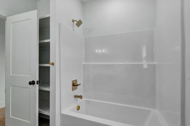 206 N Blarney Court, Nixa, MO 65714