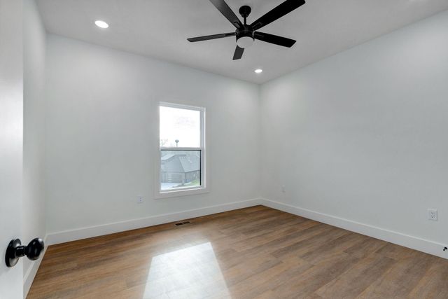 206 N Blarney Court, Nixa, MO 65714