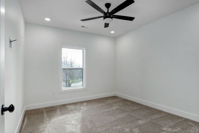 206 N Blarney Court, Nixa, MO 65714