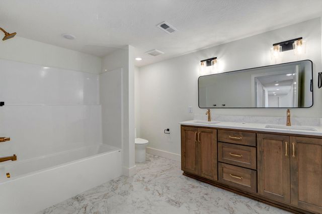 206 N Blarney Court, Nixa, MO 65714