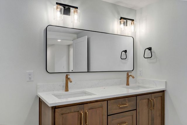 206 N Blarney Court, Nixa, MO 65714