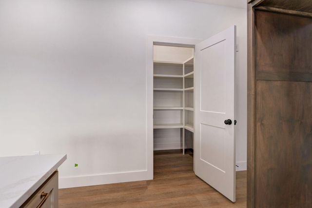 206 N Blarney Court, Nixa, MO 65714