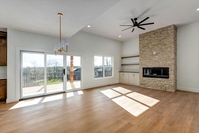 206 N Blarney Court, Nixa, MO 65714