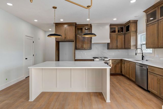 206 N Blarney Court, Nixa, MO 65714