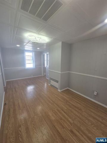 631 2nd Avenue 1st floor, Lyndhurst, NJ 07071