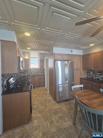 631 2nd Avenue 1st floor, Lyndhurst, NJ 07071