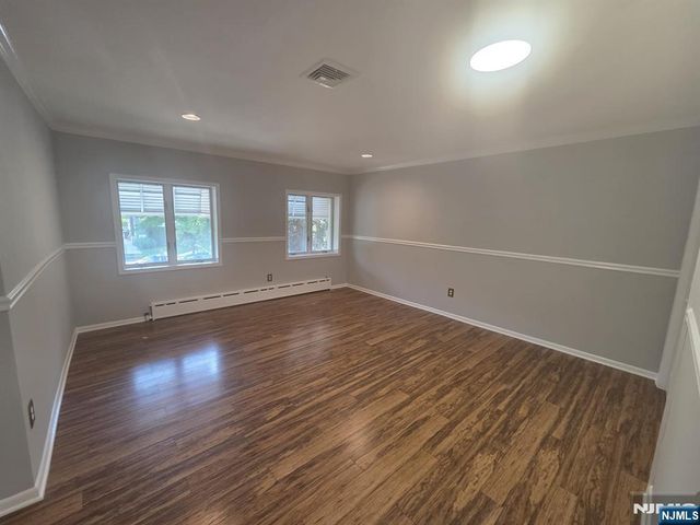 631 2nd Avenue 1st floor, Lyndhurst, NJ 07071