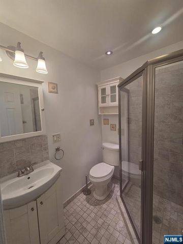 631 2nd Avenue 1st floor, Lyndhurst, NJ 07071