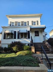 631 2nd Avenue 1st floor, Lyndhurst, NJ 07071