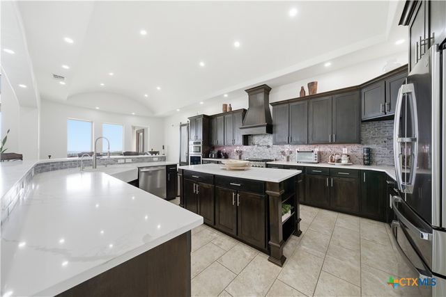 205 County Road 2727, Mico, TX 78056