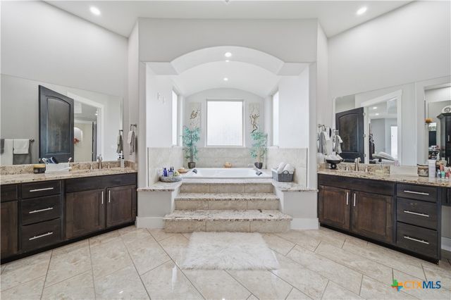 205 County Road 2727, Mico, TX 78056