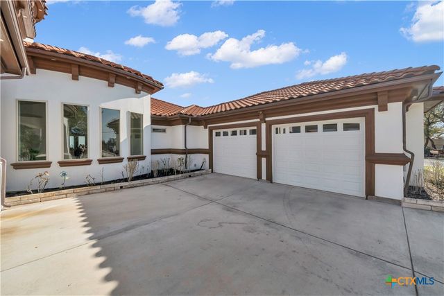 205 County Road 2727, Mico, TX 78056