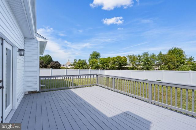 4 WELLSPRING DR, Bear, DE 19701
