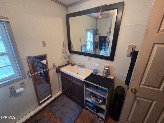 424 Buzzard Roost Road, Bulls Gap, TN 37711