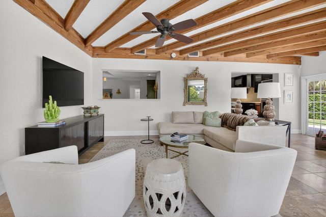 706 Foxpointe Circle, Delray Beach, FL 33445