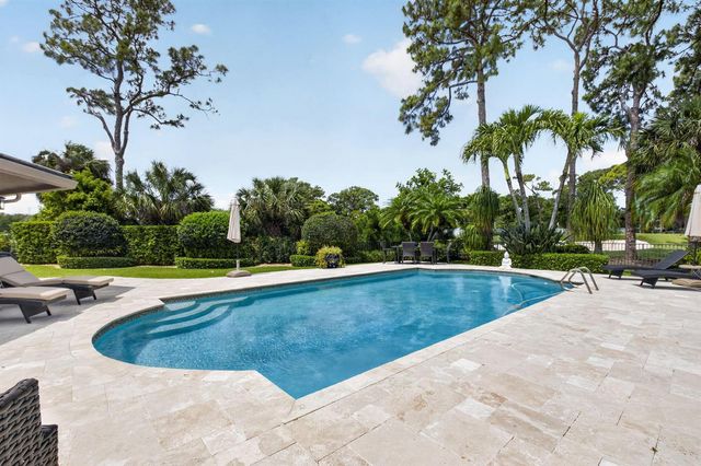 706 Foxpointe Circle, Delray Beach, FL 33445