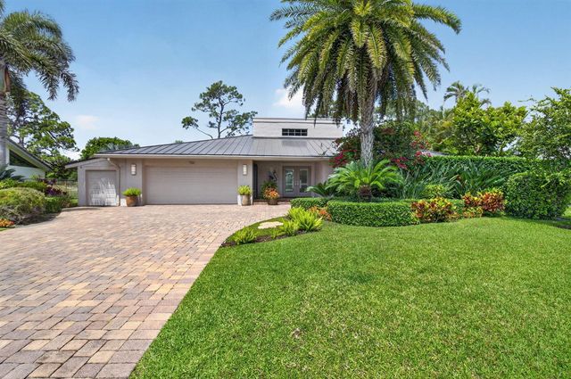 706 Foxpointe Circle, Delray Beach, FL 33445