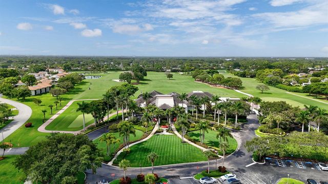 706 Foxpointe Circle, Delray Beach, FL 33445