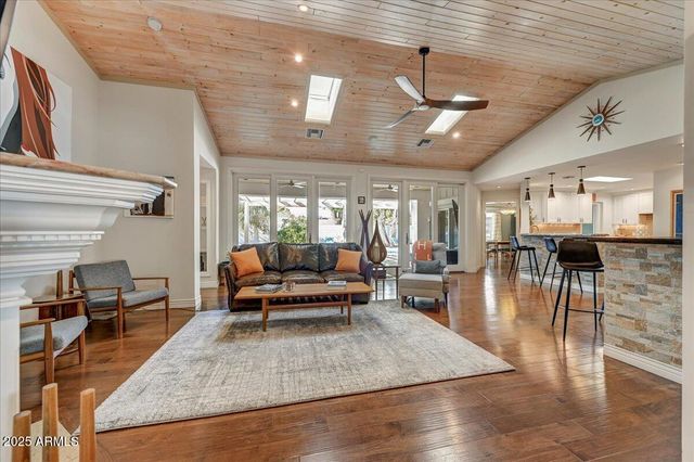 5104 N 33RD Street, Phoenix, AZ 85018