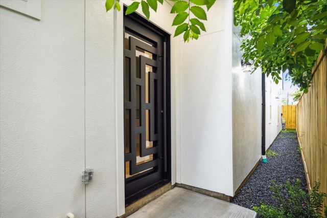 902 Knox Street A, Houston, TX 77007