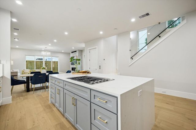 902 Knox Street A, Houston, TX 77007