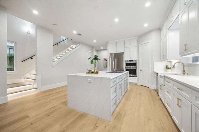 902 Knox Street A, Houston, TX 77007