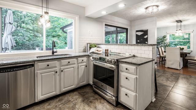 2136 Sequoia Lane, Indianapolis, IN 46240