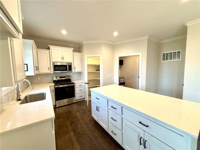 6000 NE 118th Street, Kansas City, MO 64156