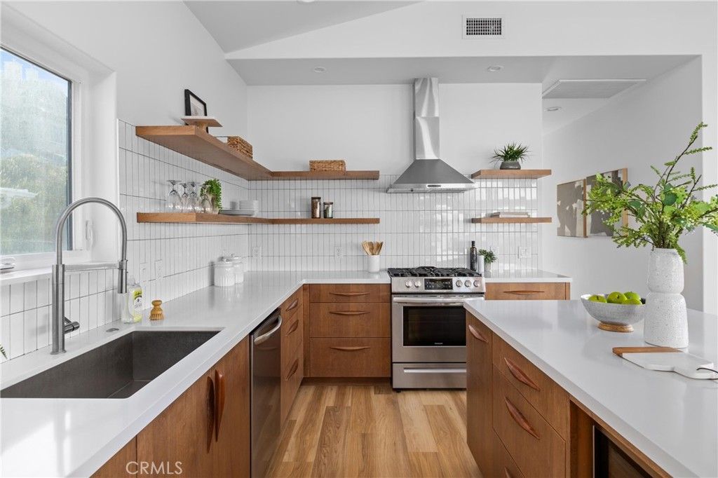Image 20 of property listing at 194 6th Street, Cayucos, CA 93430