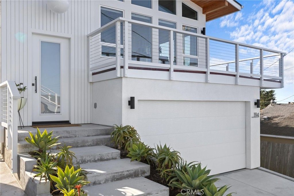 Image 3 of property listing at 194 6th Street, Cayucos, CA 93430