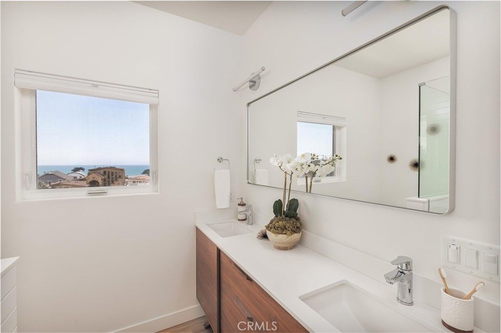 Image 31 of property listing at 194 6th Street, Cayucos, CA 93430