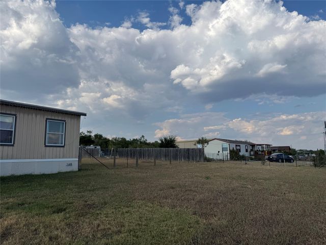 490 Rosewood DR, Dale, TX 78616