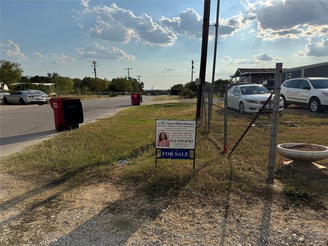 490 Rosewood DR, Dale, TX 78616