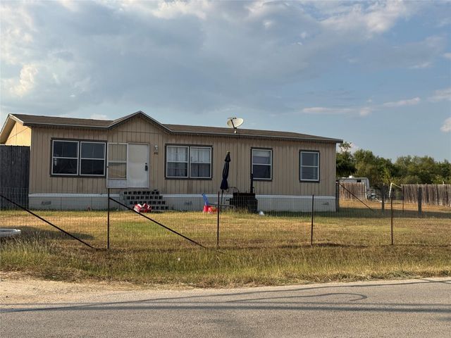 490 Rosewood DR, Dale, TX 78616