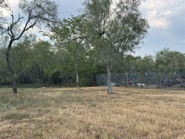 490 Rosewood DR, Dale, TX 78616