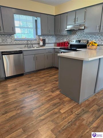 872 Shelby Avenue, Radcliff, KY 40160