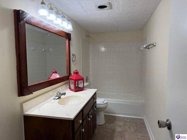 872 Shelby Avenue, Radcliff, KY 40160