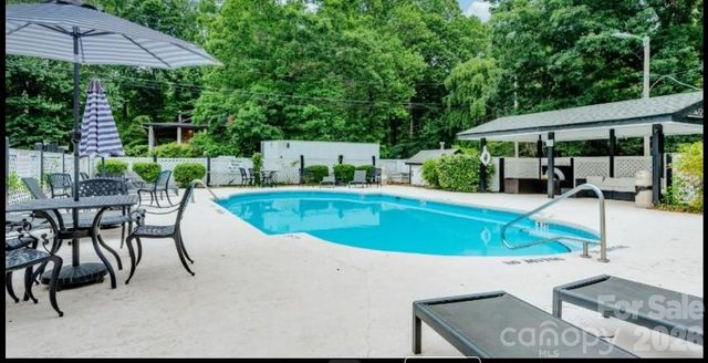 1150 W Blue Ridge Road 220, Flat Rock, NC 28731