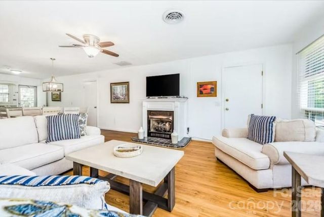1150 W Blue Ridge Road 220, Flat Rock, NC 28731