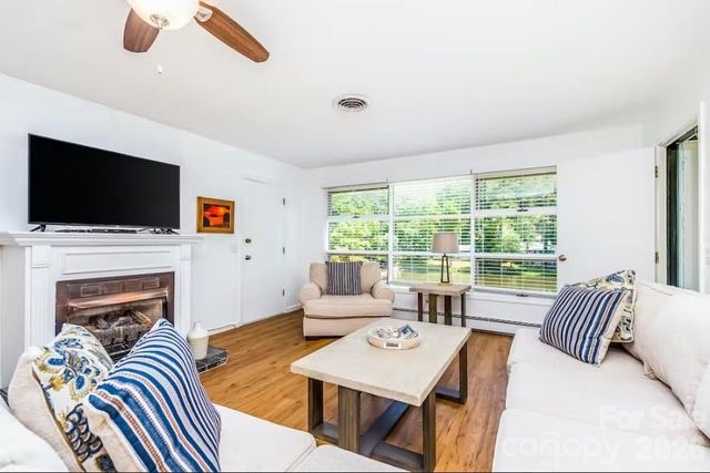 1150 W Blue Ridge Road 220, Flat Rock, NC 28731